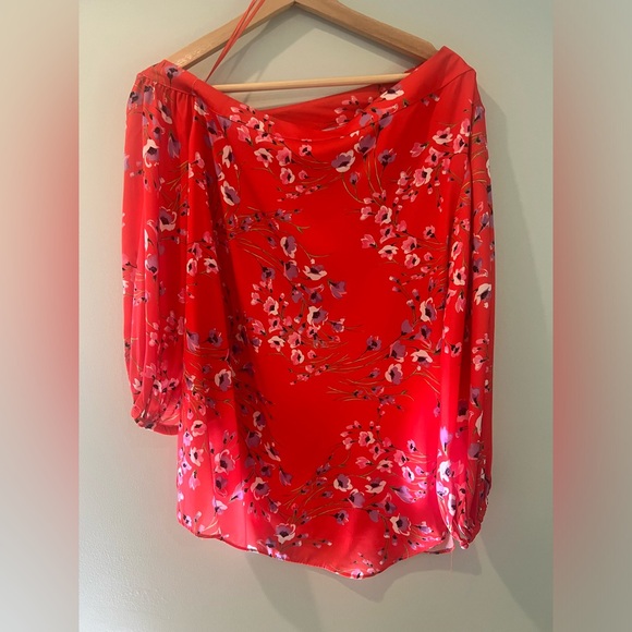 Banana Republic One Shoulder Bow Top- Women’s size medium - Picture 4 of 4